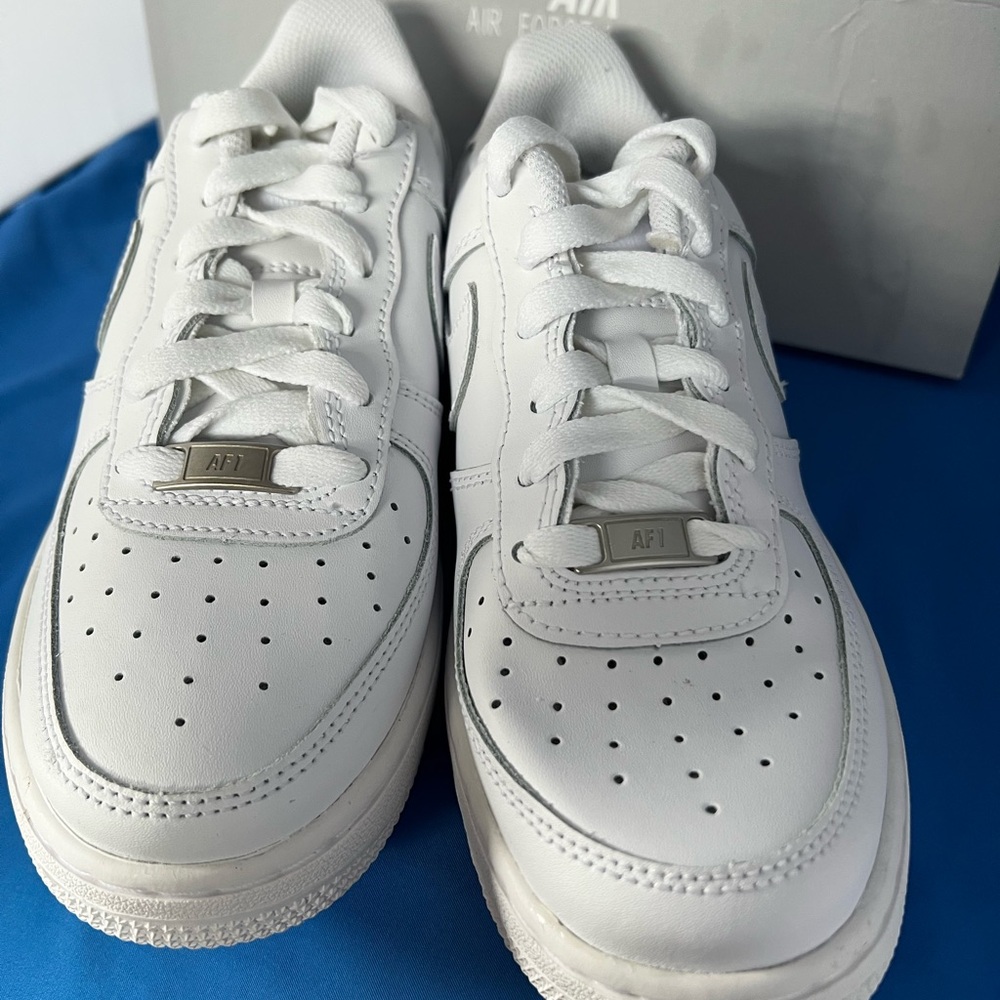 Nike Air Force 1 White Boys Sneakers SAME DAY SHIPPING - Picture 2 of 5